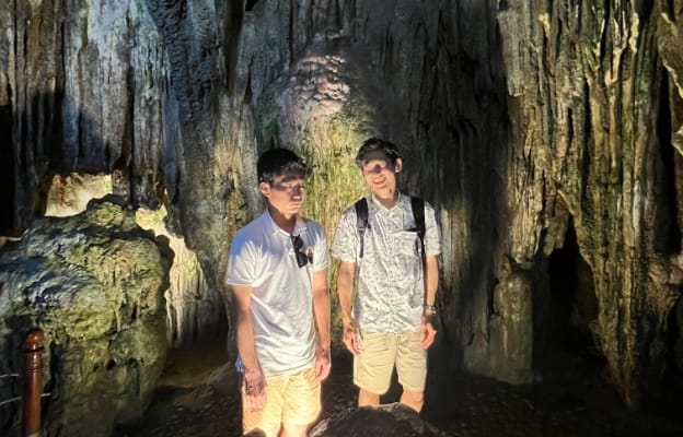 これはベトナム最大の鍾乳洞であるスンソット洞窟での一枚です。